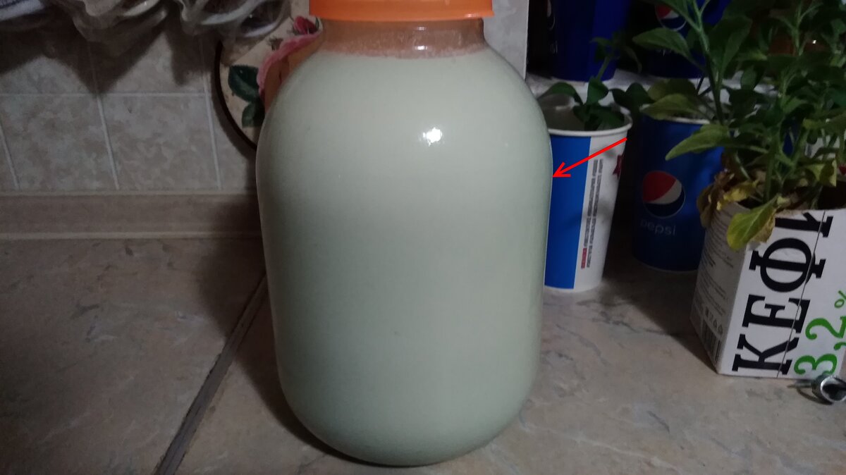 Если приглядеться, видно отстоявшиеся сливки.