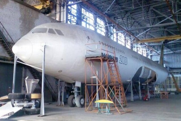 Полномасштабный  деревянный макет «Ан-218»