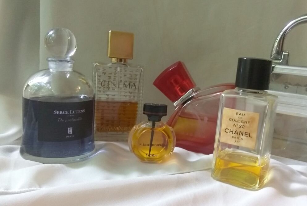 Serge Lutens De Profundis, YSL Cinema edp, Cartie Le baiser du dragon, Valentino V absolu, Chanel №22 vintage edc