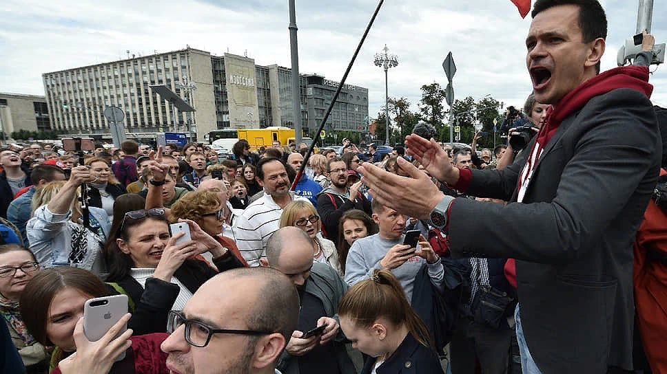 Яшин, один из лидеров текущих либеральных протестов в Москве. Источник изображения: https://vk.com/denis_siniy