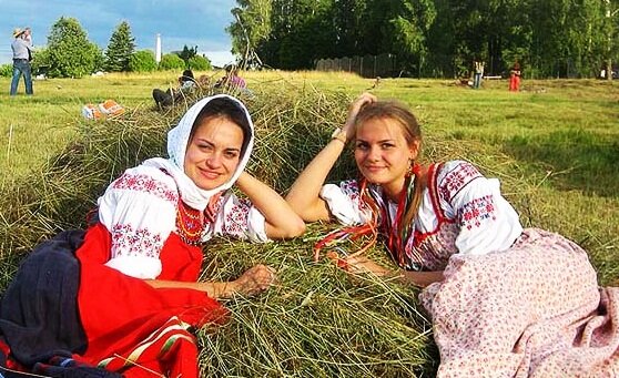 Деревенские девушки 