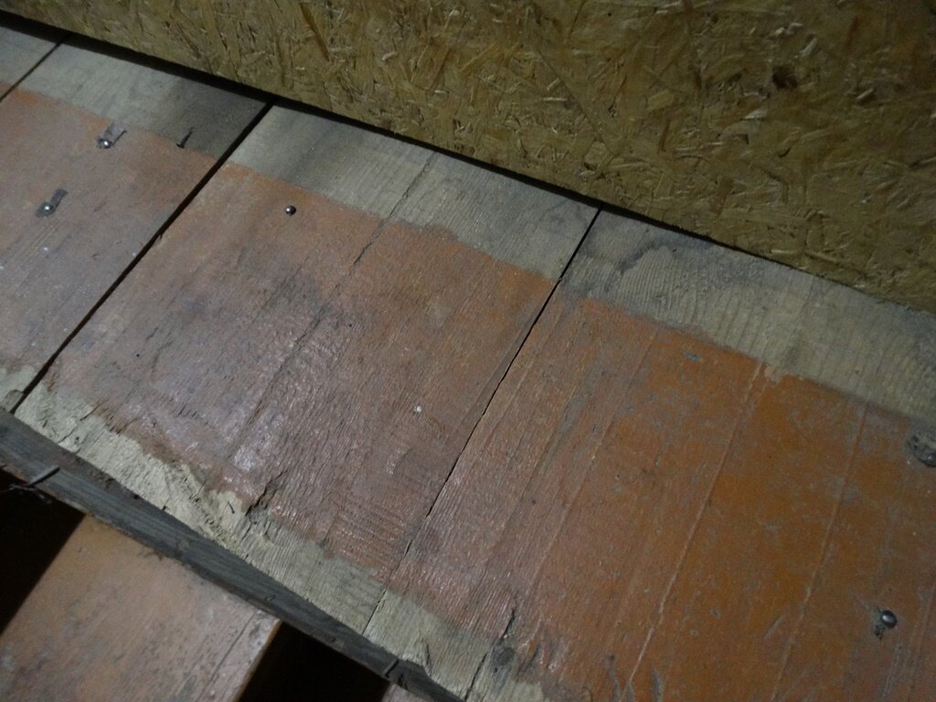 Покрашенный деревянный пол