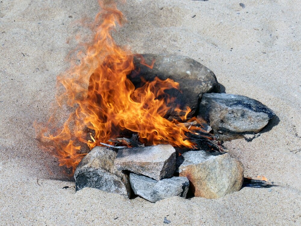 Сухой ручей на даче. Шторы на шторной ленте. Холмы калифорнии. Кручее. Дарья залеткина орел.