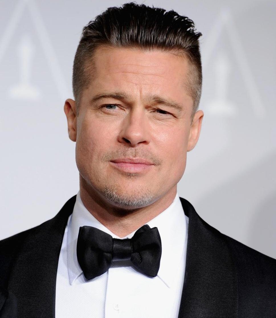 Самые популярные знаменитости. Brad Pitt. Брэд Питт актер. Брэд Питт 2016. Брэд Питт прическа 2022.