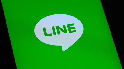 
Соцсеть Line будет торговать своей цифровой валютой

Японская социальная сеть Line, которой пользуются более 700 млн человек, с апреля 2020 года начнет торговать собственной цифровой валютой. Об этом она сообщила у себя на официальном сайте.

LINE и Nomura Holdings создают блокчейн-альянс
Link, это название валюты компании, существует с 2018 года, однако из-за особенностей регулирования внутри страны она не была представлена ни на родном для нее японском рынке, ни на американском.

Между тем компания запустила собственную биржу под названием BITBOX, которая позволяет пользователям за пределами этих двух стран покупать криптовалюту и торговать ей. Тем не менее, она не смогла прорваться в ТОП-100 бирж, ее ежедневный торговый оборот составляет $7,6 млн, причем они были обеспечены торгами между биткоинами и Ethereum.

Ранее блокчейн-подразделение Line получило лицензию японского регулятора.

При этом Visa совместно с LINE создадут платежные сервисы на блокчейне.