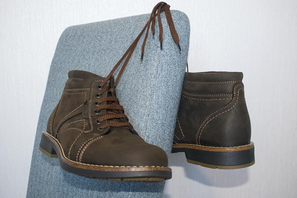 Ботинки без петельки связать между собой совсем не сложно!