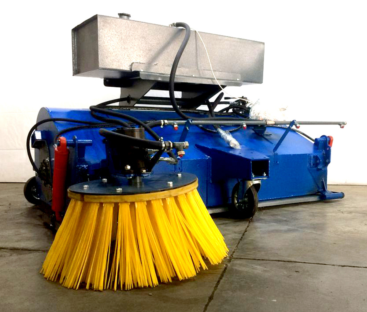 Щетка с бункером "Курган-Сервис"