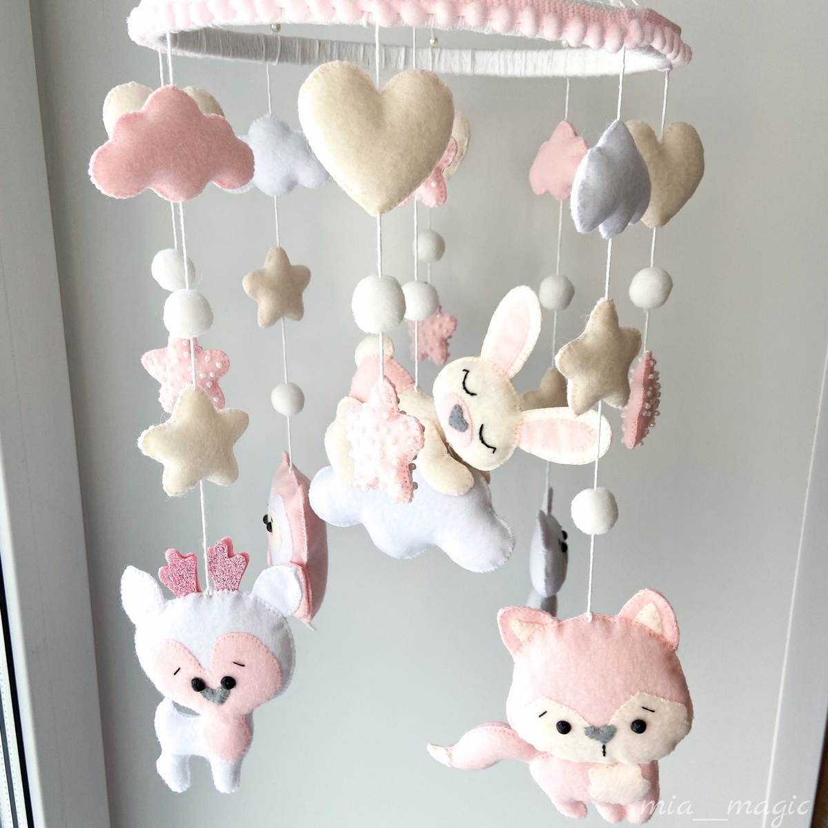 Мобиль в нежных тонах