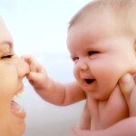 Потянись дружок,
Повернись на бочок,
На животик повернись,
Нежно маме улыбнись.
Я по спинке пройду,
Хворобушку отведу,
Расти ладненький
Да здоровенький.
***
Расти, коса, до пояса,
Не вырони ни волоса.
Расти, косонька, до пят —
Все волосоньки в ряд.
Расти, коса, не путайся —
Маму, дочка, слушайся.
Мы проснулись, мы проснулись.
Сладко-сладко потянулись.
Маме с папой улыбнулись!
***
Расти, …. (имя), выше,
До хорОм, до крыши.
Расти, не бАлуй,
Маму с папой жалуй.
Расти с брус толщины
Да с дом вышины.