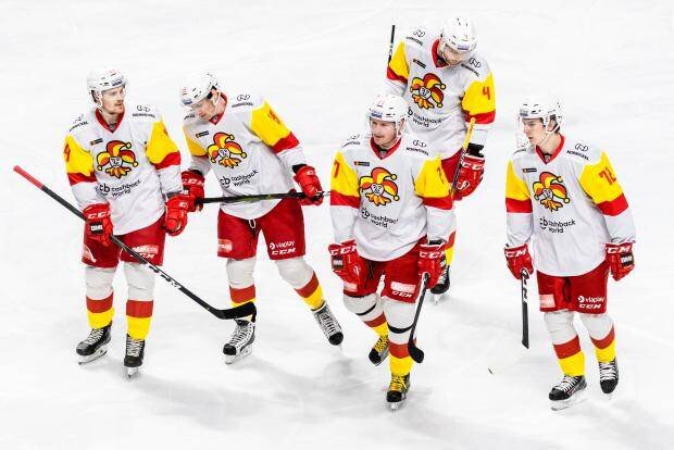 Финский "Йокерит" пробился во второй раунд плей-офф, но отказался от дальнейшего участия, пропустив СКА в финал конференции без матчей, либо место финнов может занять побежденный ими ярославский "Локомотив"