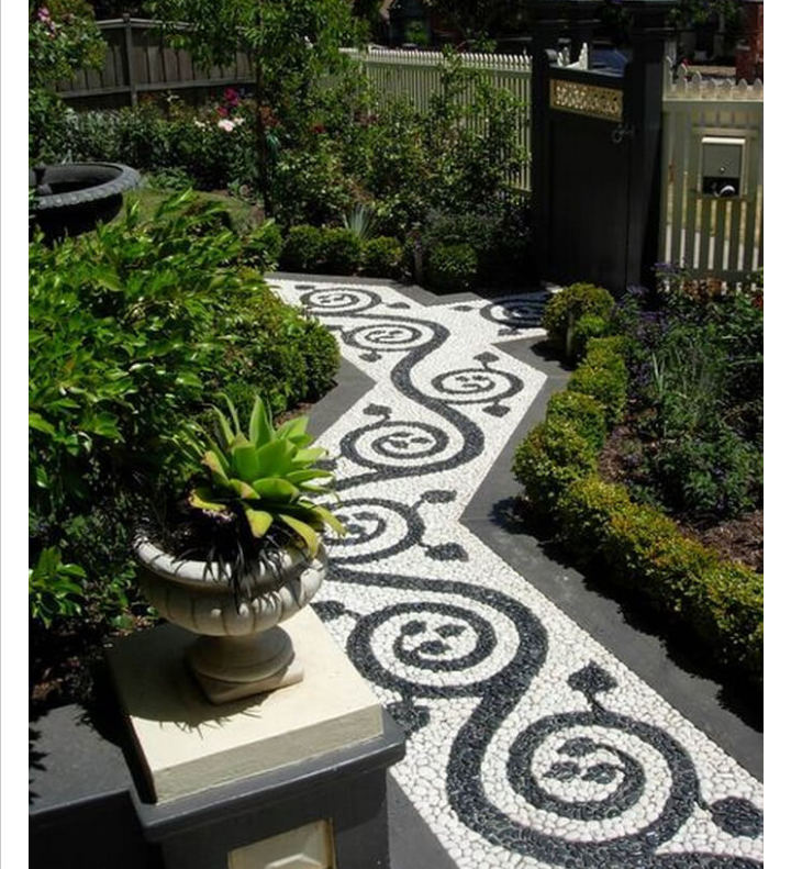 Дорожка из гальки.