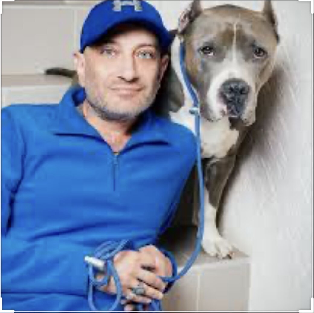 Антуан Наджарян со своей Мега уравновешенной собакой, по кличке Итон ))