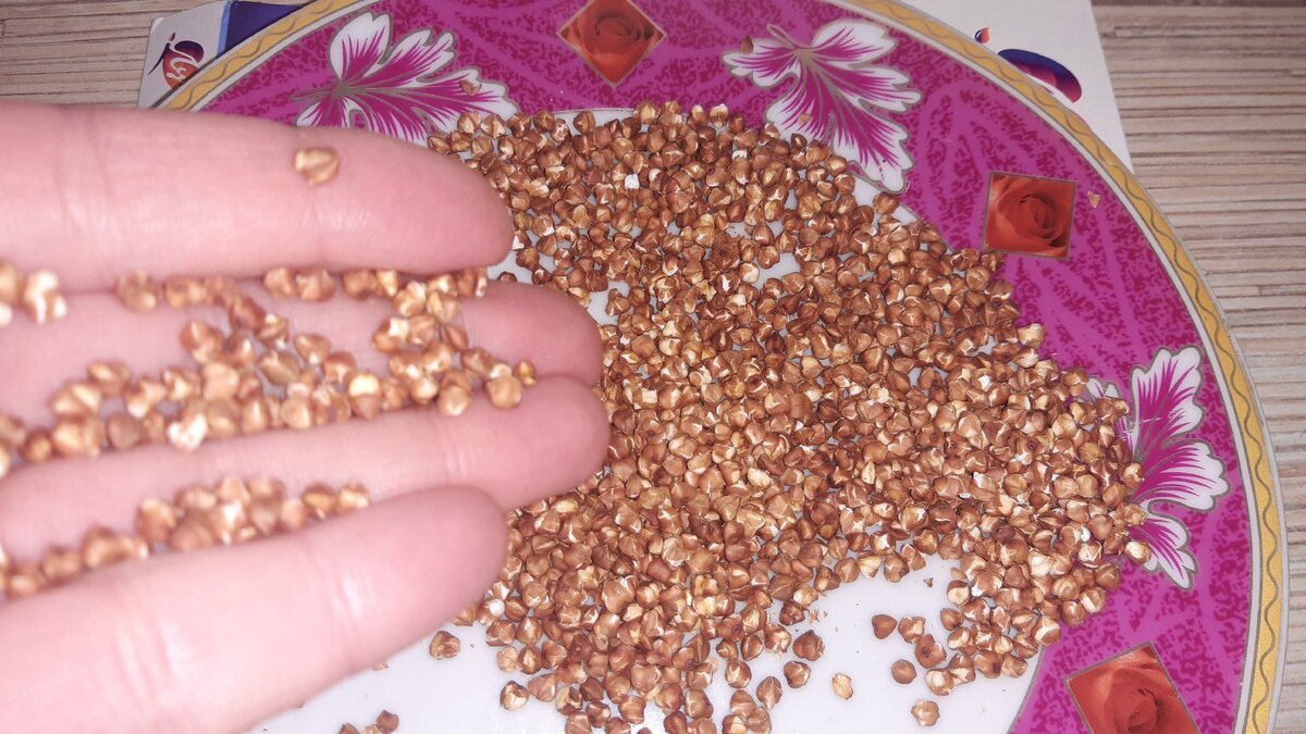 Видно, что гречка раскрылась, но не настолько, чтобы назвать это поп-корном