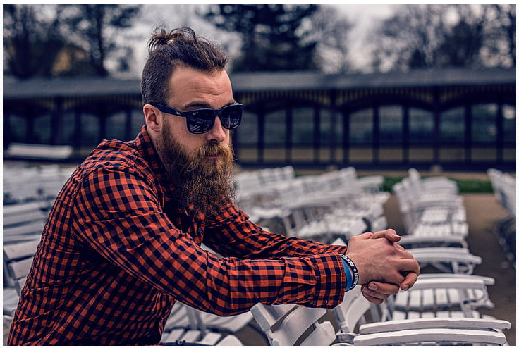 Что за явление стоит за этими любопытными бородами, особенно среди мужчин с тёмными, светлыми или даже седыми шевелюрами? 