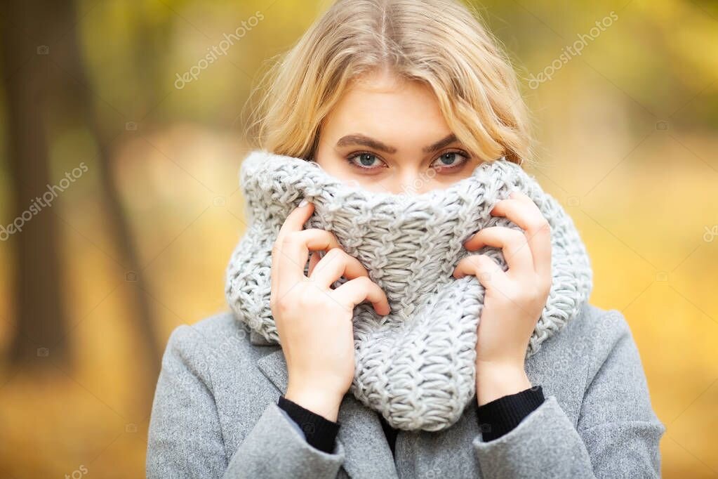 Фото из открытых источников - Я примерно так же надела снуд вместо маски.