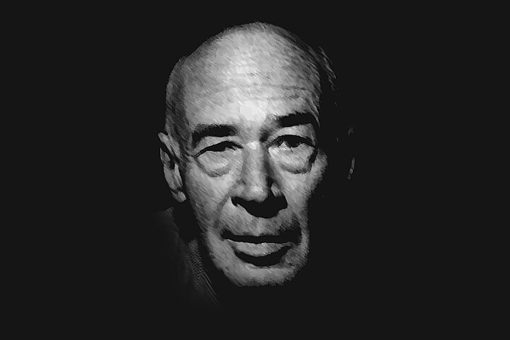 Одна моя знакомая убеждена, что он абсолютно бездарен. Подписчики в инстаграме, с которыми я раз в полгода делюсь списком хорошей литературы,  недоумевают увидев в нем Миллеровские «тропики». Да, не все умеют воспринимать (а главное любить) эту жизнь такой, какая она есть. Где-то глубоко внутри мы все полны глупых надежд и иллюзий, наше сознание устроено таким образом, что психологических защит в нем больше, чем здравого смысла. Пару дней назад я была на премьере фильма «Хэппи Энд», французское кино с ироничным американским называнием снял австрийский режиссёр с еврейскими корнями. Фильм о жизни без прикрас, о несчастной буржуазной семье, в которой нет места искренности, а любое проявление чувств – не что иное, как дурной тон. Фильм о внешнем благополучии и внутреннем надломе, о том, что этот самый счастливый конец у каждого свой. Глубокое, драматичное кино, лауреат пальмовой ветви, и... практический пустой зал. Точнее не так, сначала зал был полный, а к середине ленты стал пустой. А всё потому, что люди не готовы воспринимать реальность даже в кино. Слабые и приземлённые, ограниченные и закомплексованные, обезумевшие от потребления, не умеющие и не желающие думать, они хотят зрелищ, для того чтобы заполнить ими внутреннюю пустоту. Но это как пить аспирин от головной боли, когда у тебя дисклокация мозга – на время поможет, но не спасёт. Так почему никто не любит Генри Миллера? Потому что никто не любит знать правду об этой жизни, такой какая она есть, тяжелой и странной, полной абсурда, цинизма, пошлости и безразличия. Но не забываем, что под каждым панцирем безразличия всегда можно найти безобразную глубокую незаживающую рану... Прятать ее, или лечить – каждый решает сам