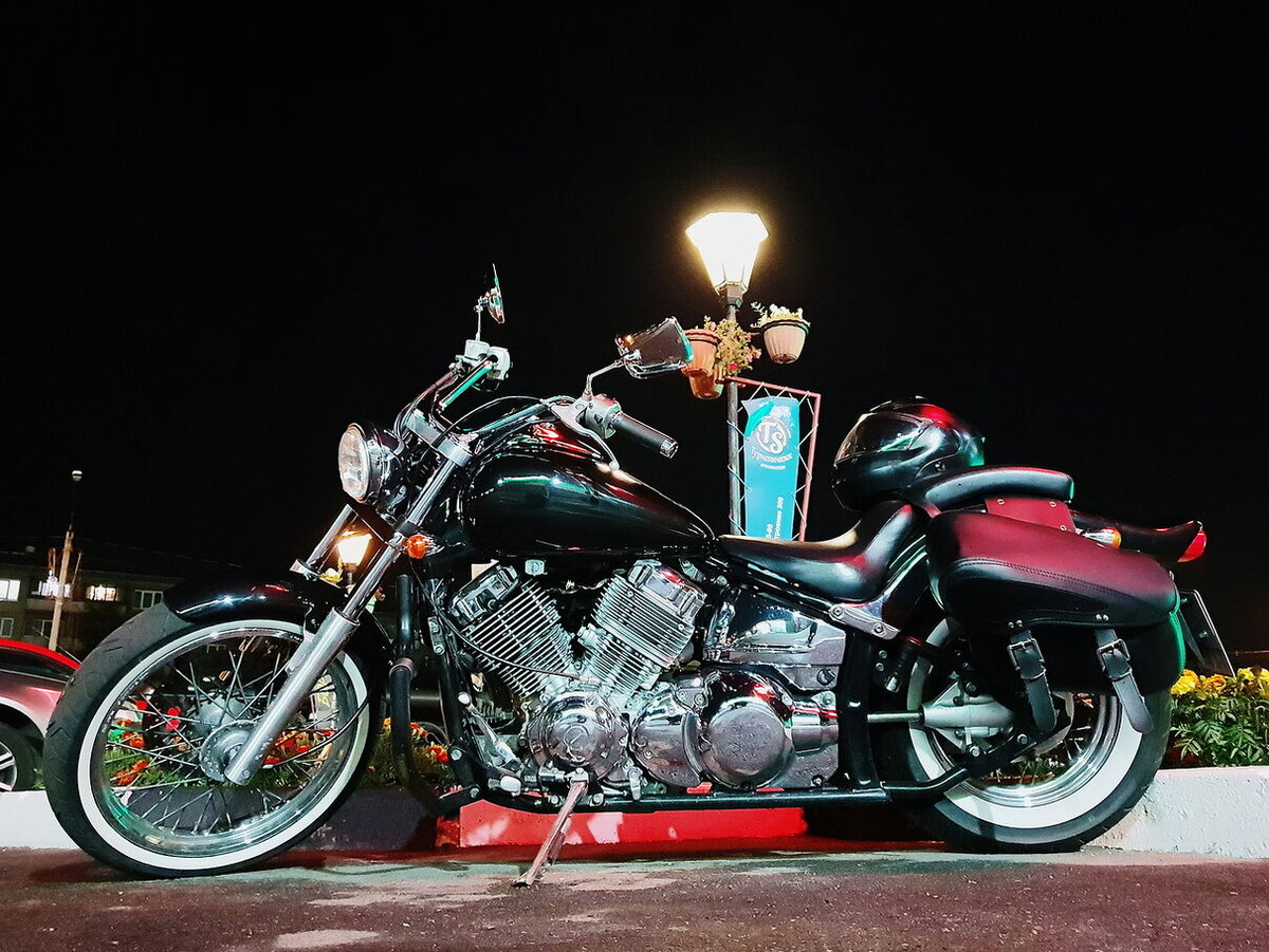 я просто обошел вокруг и сделал пару фото на телефон,видимо тогда звезды и сошлись