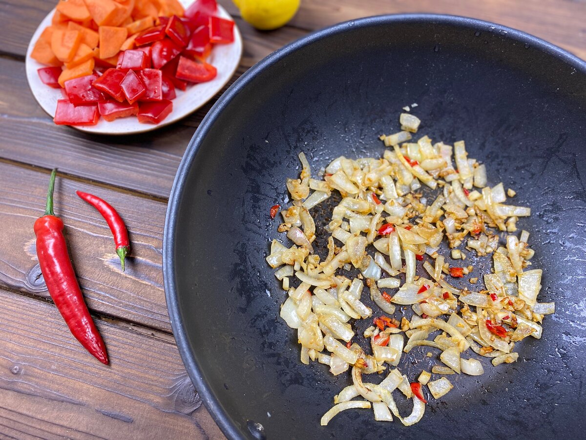 лук + чеснок + чили + специи