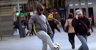 Роналду в костюме бездомного