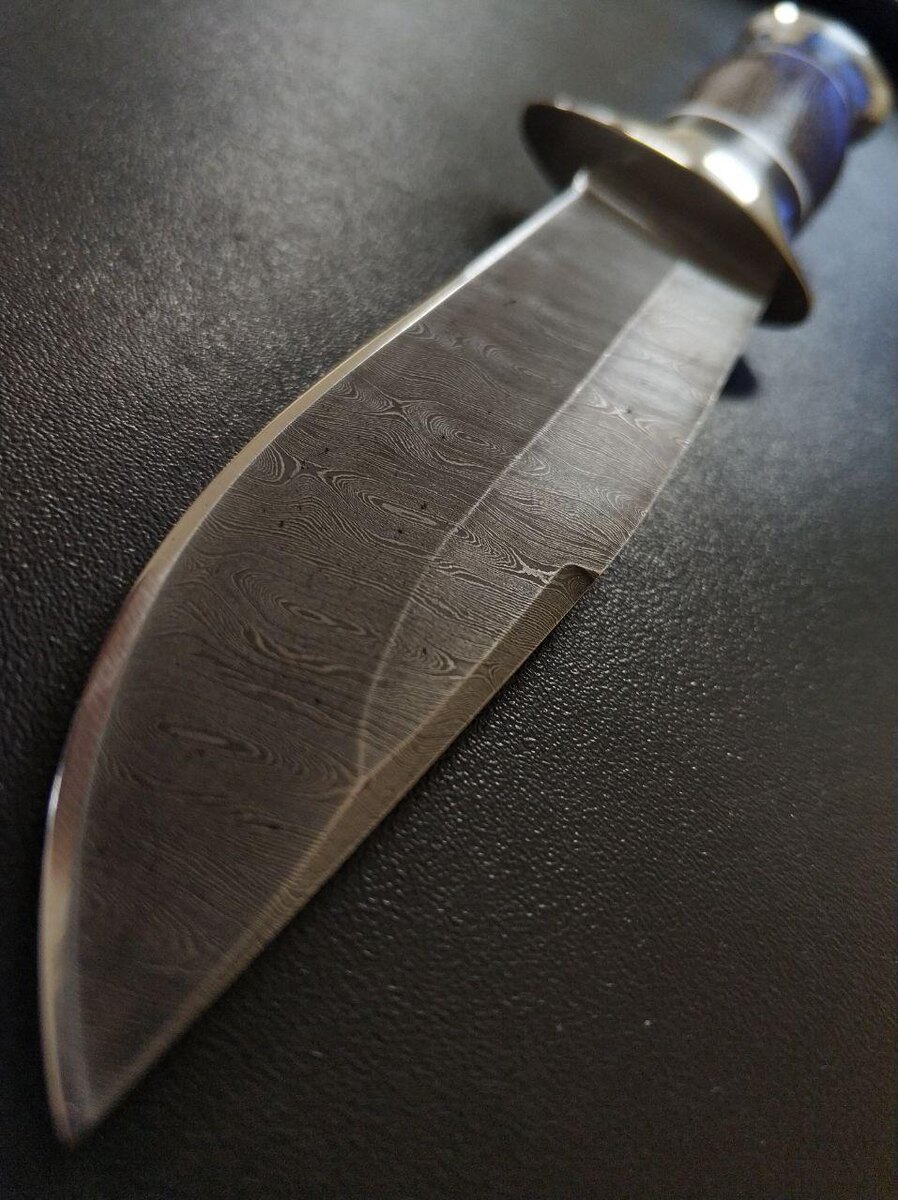 Нож из дамасской стали