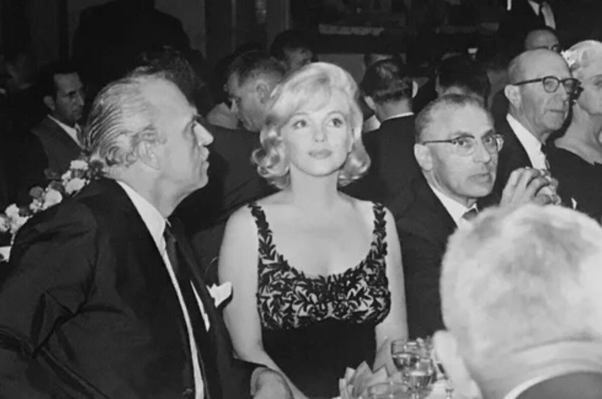 Монро на банкете в «Кафе де Пари» в честь Н. Хрущёва. Фото из открытых источников