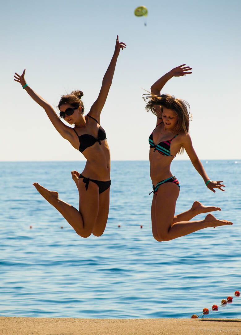 впечатления лета. сюжетная композиция в живописи. рисование летние впечатления. шезлонг на море. рисунок о лете.