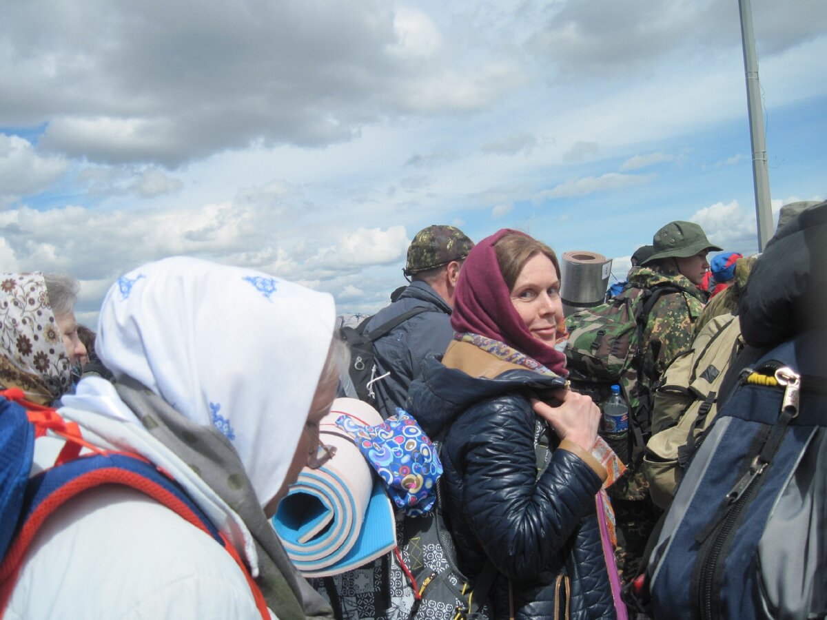 Вот она, моя подруга Оля, улыбающаяся, снимок сделан в Великорецком крестном ходу в июне 2017 года. 