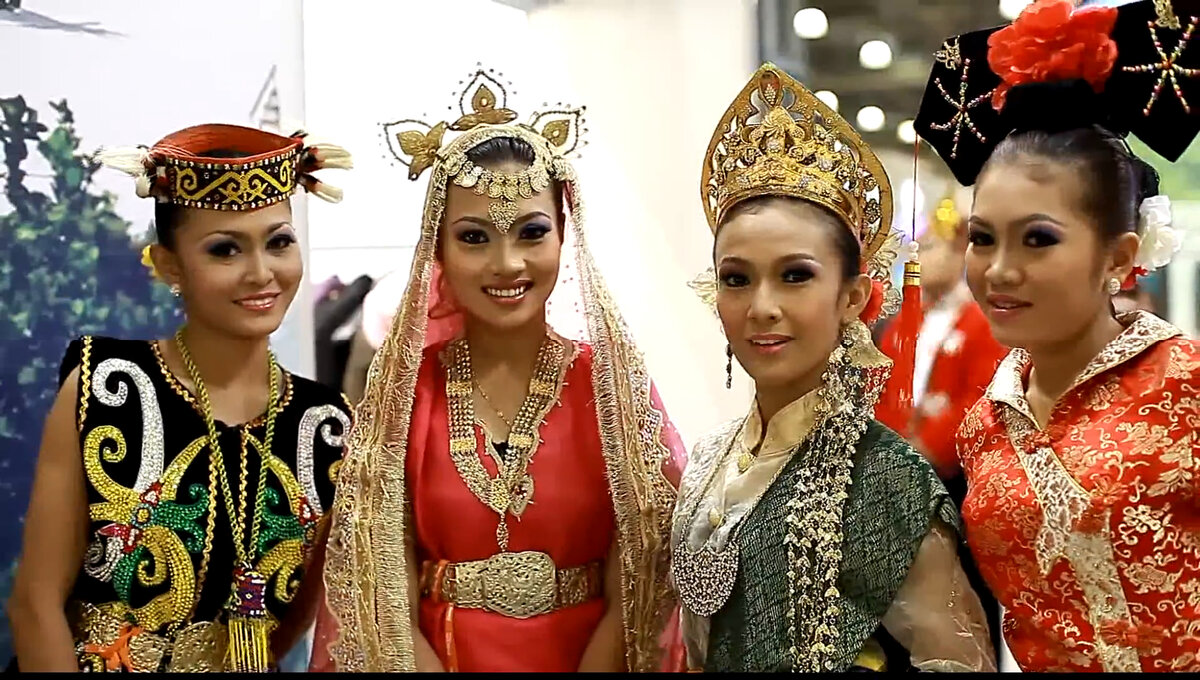 Местные девчата