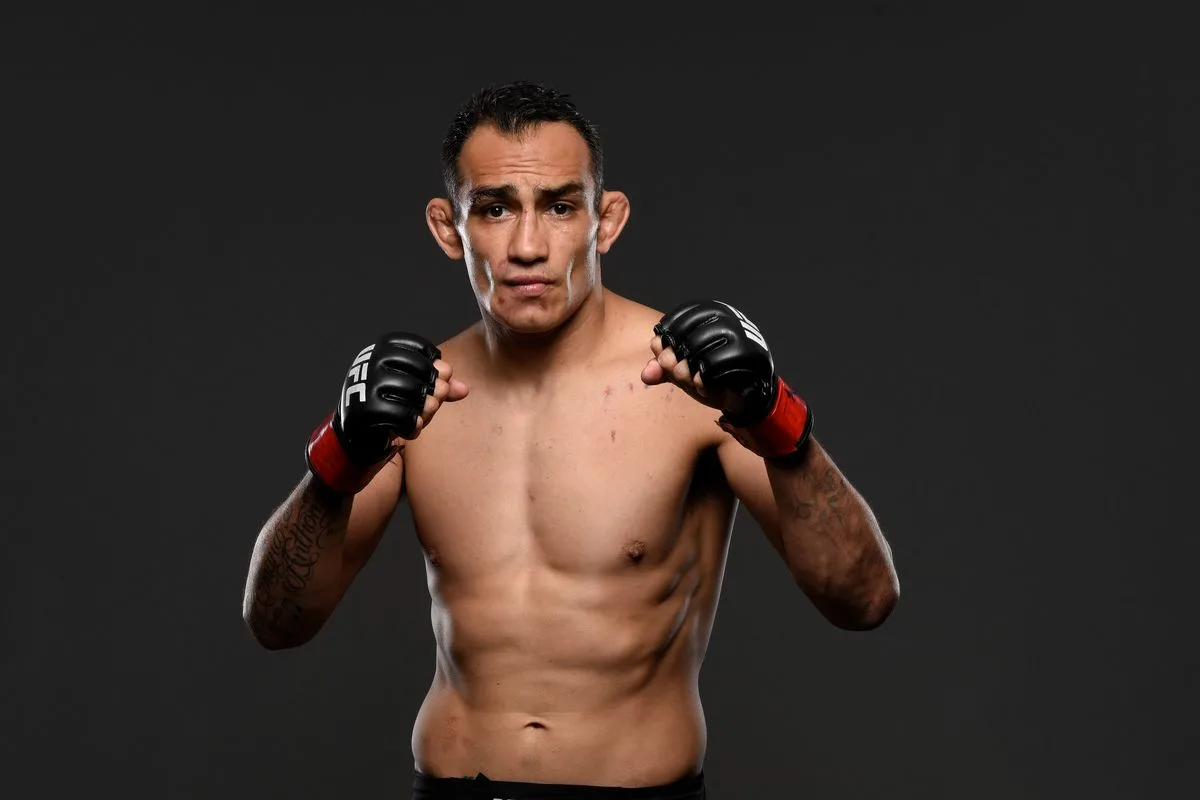 Тони Фергюсон с поясом UFC