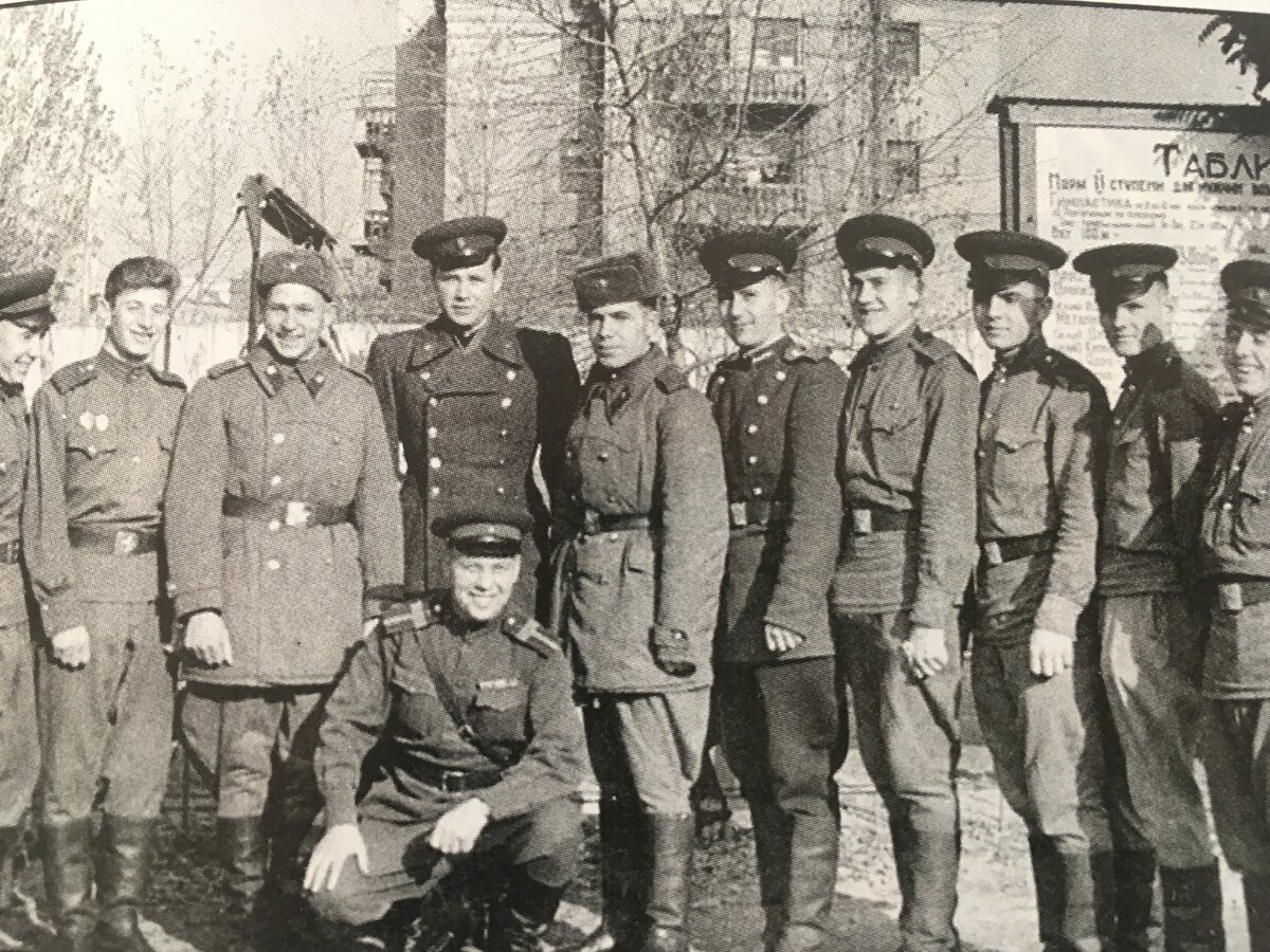 Военнослужащие роты связи вч 7405 в 1963 году. Строевой плац.