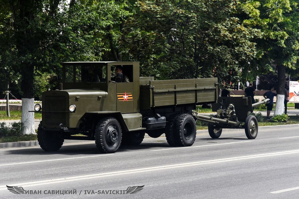 Грубая реплика ЗиС-5В(явно ЗиЛ переделали) и пушка ЗиС-3 