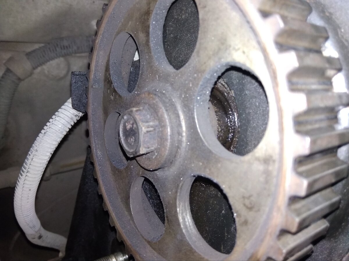 Сальник распредвала.