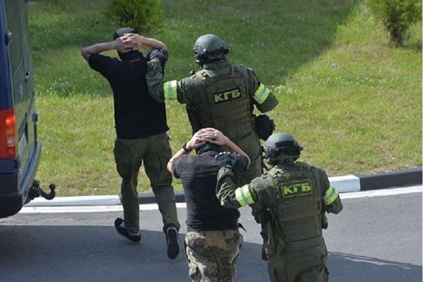 Задержание вагнеровцев в Беларуси. Источник: https://pbs.twimg.com/media/EeSCSByXsAAa-Ud.jpg:large