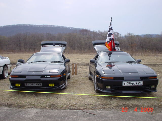 Супры на драг-рейсинге в Штыково 2003 год.