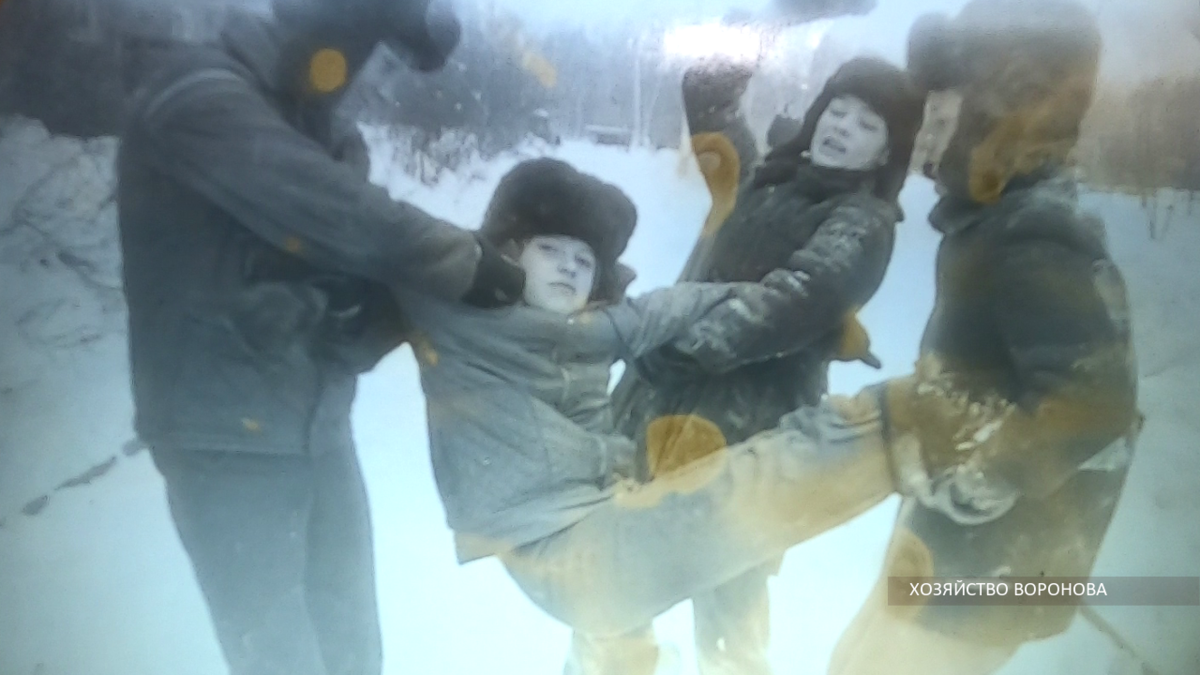 Как всегда дурачились в 12-13 лет. Примерно 1977-78 год