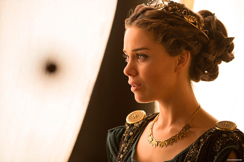 Царица Алкмена. Кадр из к/ф Геракл: Начало легенды