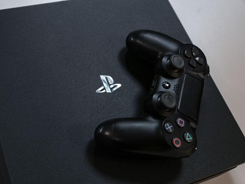 Sony PS 4 Slim. 