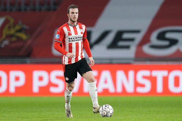 Йоррит Хендрикс в футболке ПСВ