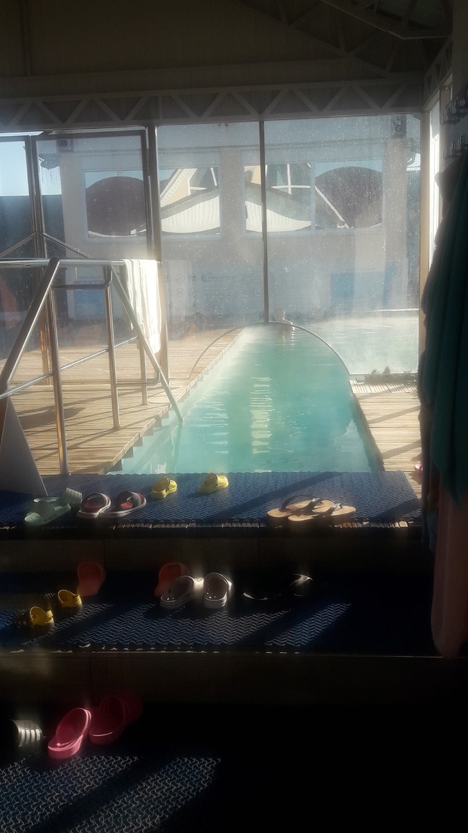 Вход-выход из бассейна.