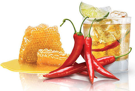 Жгучесть перца хорошо сочетается с медовым привкусом. Это хорошо было известно нашим предкам. Только вот история происхождения медовой перцовки никому неизвестна. Это не важно, а главное то, что такая разновидность является отличным аперитивом как возбуждающим аппетит, так и средством от переохлаждения.