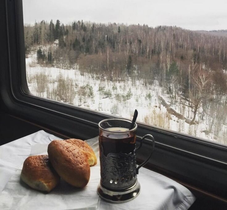 За окном мелькают поля и горы, леса. (фотография с просторов интернета) 