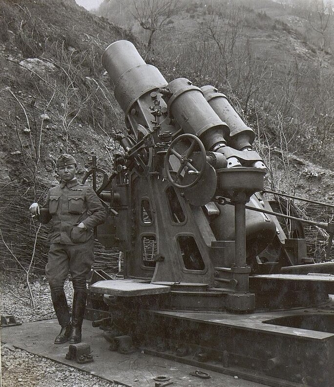 305-мм мортира Шкода M11 - осадная гаубица, использовавшаяся армией Австро-Венгрии в Первую мировую войну и Вермахтом во Вторую мировую войну (Фото: https://ru.wikipedia.org)