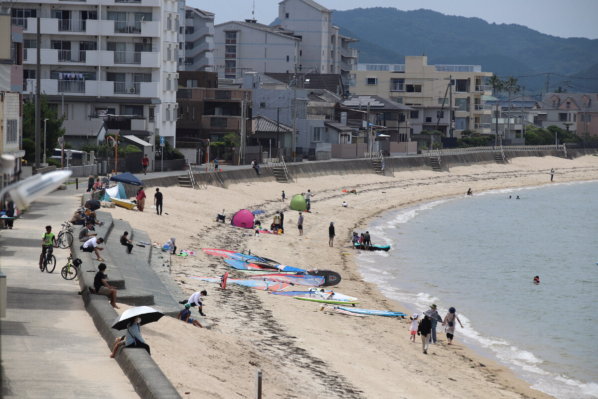 На берегу моря у нашего дома