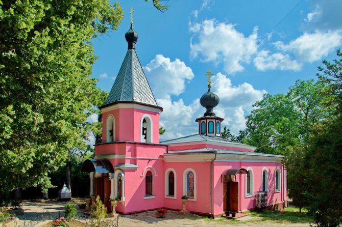 Свято-Троицкий монастырь в Тополевке. Крым.