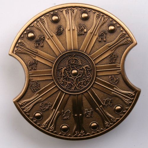 Щит Геракла - выполнен из меди, покрыт бронзой