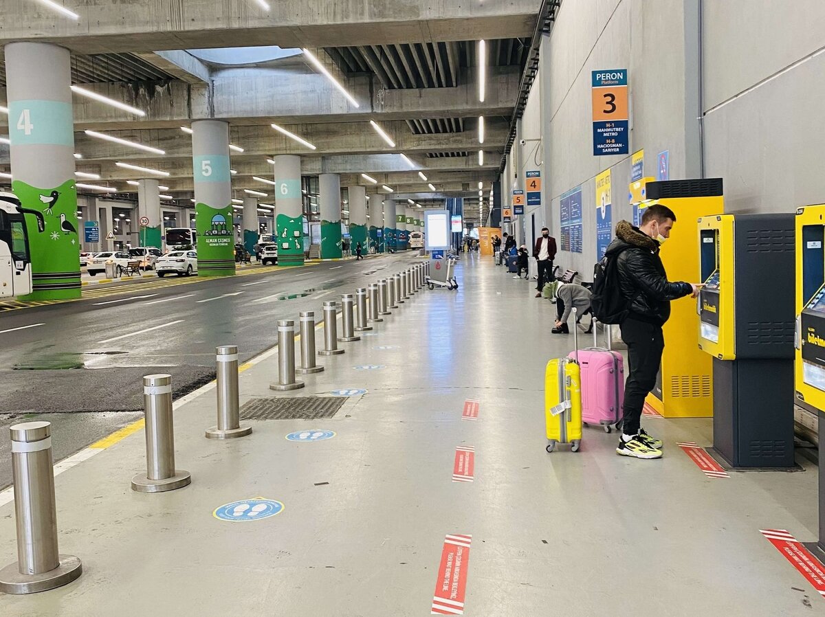 Так выглядят билетматики, где можно купить проездной.