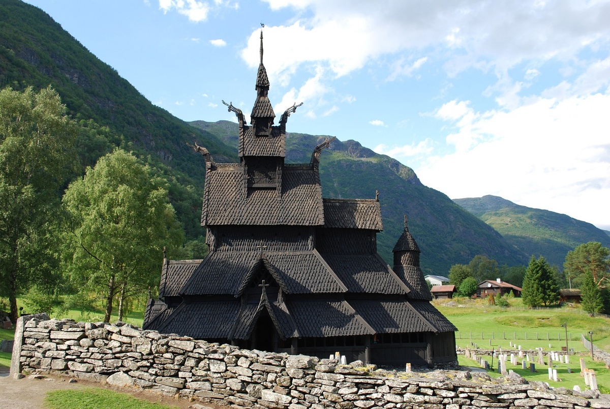 Ставкирка в Боргунне (Норвегия). Фото из Википедии 