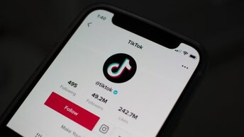 TikTok работы в России, объявил о приостановке.