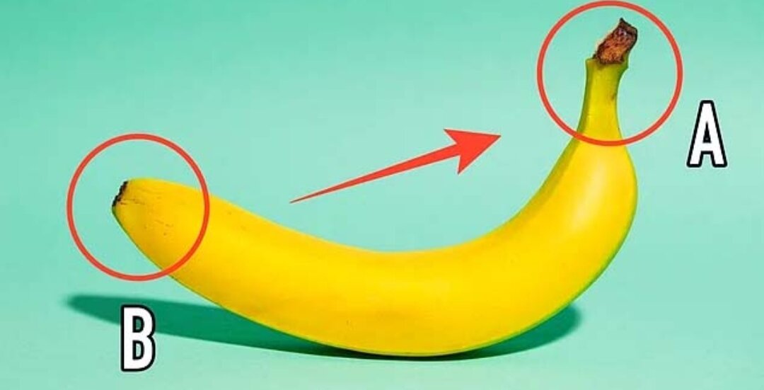 7 an a banana. Чистка банана. Как чистить банан. Как напкщать банан. Почищенный банан.