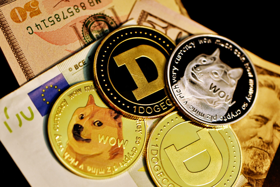 Маск намерен ввести созданную им криптовалюту dogecoin в качестве инструмента оплаты услуг на платформе. Фото: Kanchanara/Unsplash